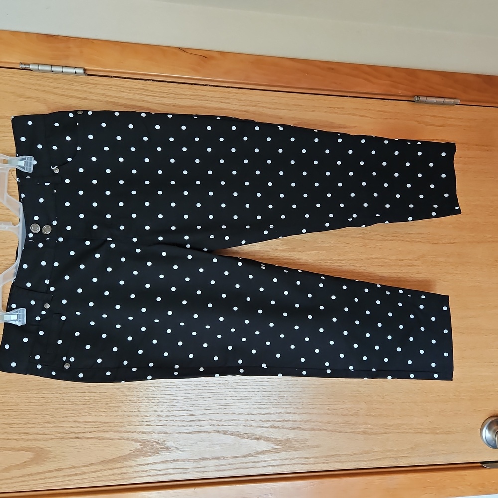 Sandpiper stretch CROP Pants Size 16. Black w White Polka Dots.